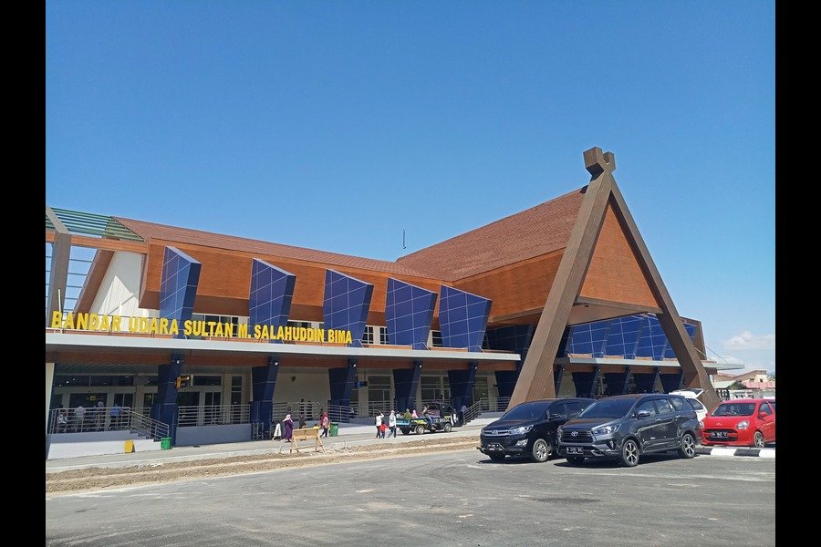 Bandar Udara Sultan Muhammad Salahuddin 02