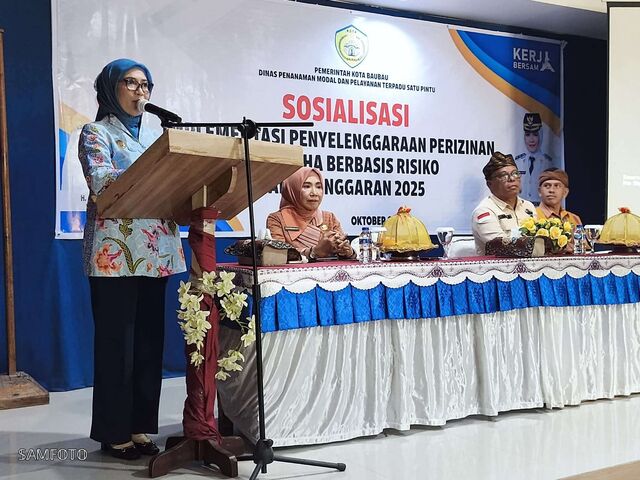 Wakil Wali Kota Baubau, Wa Ode Hamsinah Bolu Membuka Sosialisasi Implementasi Penyelenggaraan Perizinan Berusaha Berbasis Risiko di Baubau, Kamis (30/10/2025) (Foto: Diskominfo Baubau/Sam)