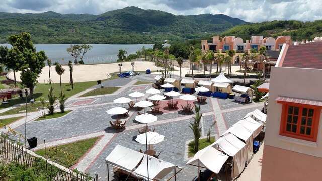 Jalur pedestrian, area pantai, amphitheater, dan zona komersial disusun dalam satu kesatuan ruang yang mendukung mobilitas pengunjung sepanjang hari (Foto: Humas Mawatu)