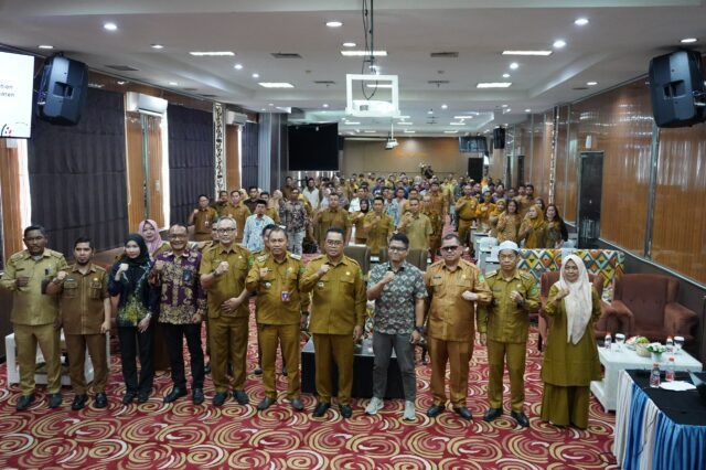 Wakil Bupati Mahyunadi membuka Sosialisasi Penggunaan Infrastruktur Digital Secara Bijak bagi aparatur perangkat daerah (PD) dan perangkat desa se-Kabupaten Kutim. Foto: Hasyim/Pro Kutim