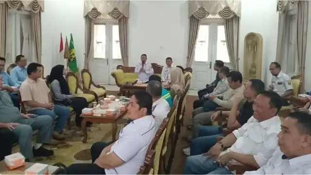 Wakil Bupati Sukabumi H. Andreas membuka rapat koordinasi persiapan Nataru 2025, pada Rabu (10/12/2025) di pendopo Sukabumi.