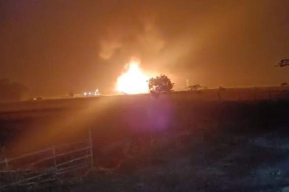 Pemandangan ledakan di Sumur minyak dan gas bumi Pertamina EP yang berlokasi d di Dusun Cikaret, Desa Cidahu, Kecamatan Pagaden Barat, Kabupaten Subang, Jawa Barat, Selasa (5/8/2025) sekitar pukul 04.40 WIB.(Tribun Jabar/Ahya Nurdin)