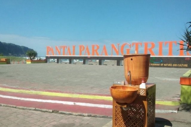 Wisata Pantai Parangtritis, Bantul / Antara
