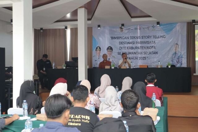 37 Pokdarwis serta dua perwakilan Putra Putri Pariwisata Kabupaten Tabalong saat mengikuti Bimbingan Teknis (Bimtek) Storytelling Destinasi Pariwisata bersama Kelompok Sadar Wisata (Pokdarwis) Kabupaten Tabalong dan generasi muda pegiat pariwisata. (Foto: Istimewa)