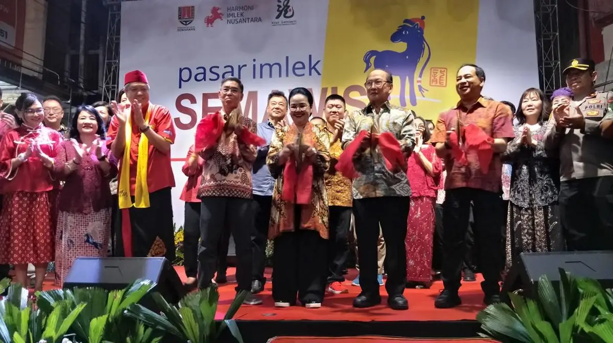 Pembukaan Pasar Imlek Semawis di kawasan Pecinan Semarang, Jumat (13/2/2026). (IDN Times/Anggun Puspitoningrum)
