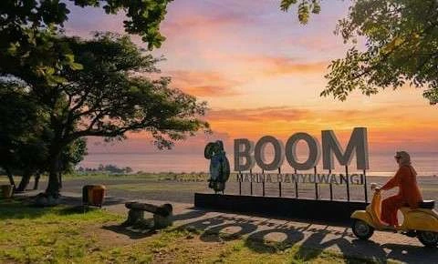 Pantai Boom Banyuwangi, salah satu destinasi wisata unggulan Banyuwangi. (Foto: Istimewa)