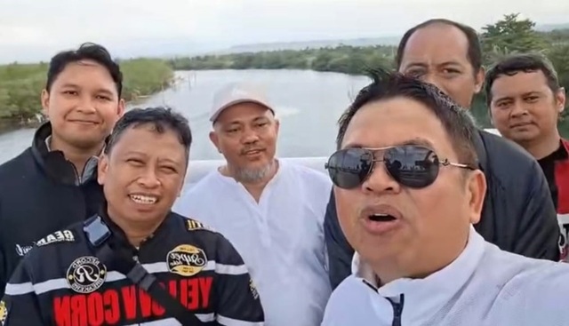 Gubernur Jawa Barat, Dedi Mulyadi bersama Wali Kota Depok, H. Supian Suri dan Bupati Majalengka Eman Suherman saat keliling Jawa Barat melihat pembangunan infrastruktur.