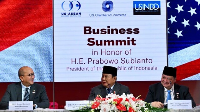 Presiden Prabowo Subianto menyampaikan sambutannya pada sesi roundtable Business Summit dalam rangka kunjungan kerjanya di Washington DC, Amerika Serikat, pada Rabu, 18 Februari 2026. Foto: BPMI Setpres/Cahyo