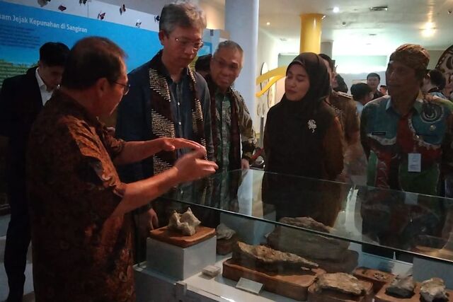 Duta Besar China untuk Indonesia, Wang Lutong, mengunjungi Museum Manusia Purba Klaster Bukuran, Sragen, Senin (7/7/2025)(KOMPAS.com/Romensy Augustino)