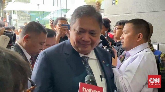 Menko Perekonomian Airlangga Hartarto mengklaim Amerika Serikat mengguyur Indonesia dengan investasi sekitar Rp369,9 triliun dari 5 perusahaan. (CNN Indonesia/Yulia Adiningsih).