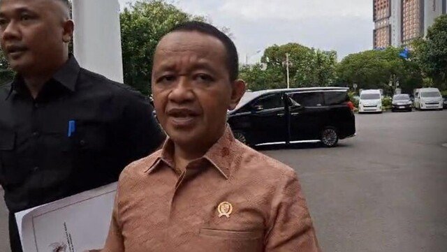 Foto: Menteri Energi dan Sumber Daya Mineral (ESDM) Bahlil Lahadalia saat dipanggil Presiden Prabowo Subianto ( Firda/detik)