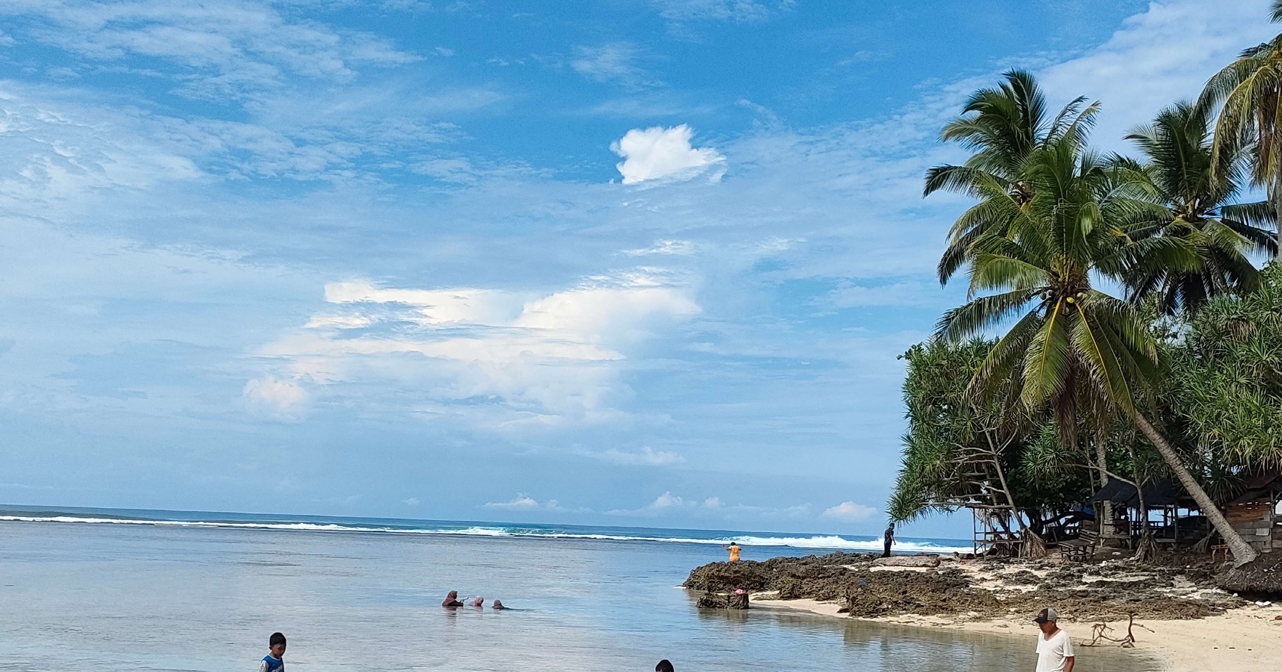 Pemandangan Pantai Cukoh