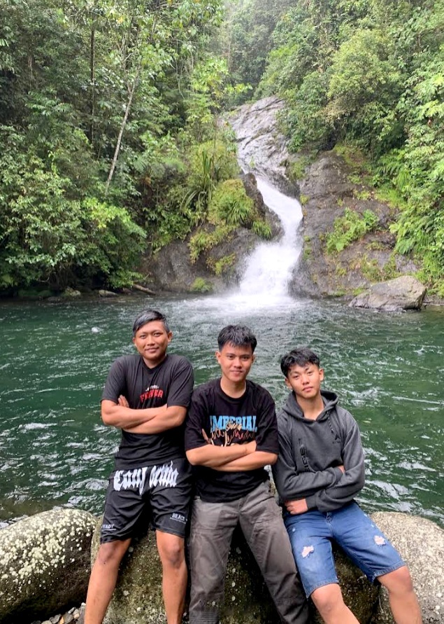 Wisata Air Terjun Batu Rigis