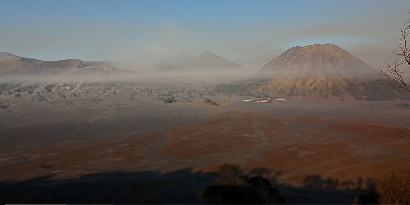 Kawasan wisata Gunung Bromo di Kecamatan Sukapura, Kabupaten Probolinggo, Jawa Timur, sepi karena pariwisata terhenti akibat kebakaran, Selasa (11/8/2026).