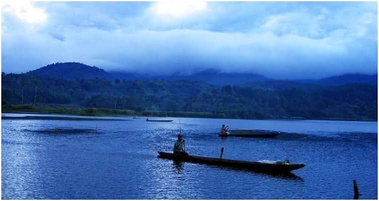 Danau Tes