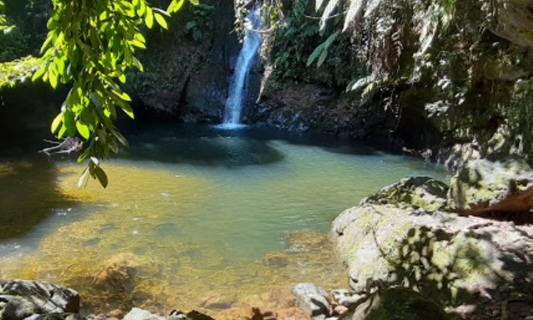 Air Terjun Batu Dinding